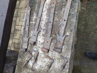 Masivní kované panty