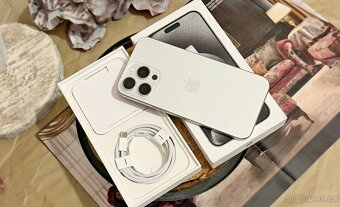 Apple iPhone 15 Pro Max 256GB White Titanium Výborný stav