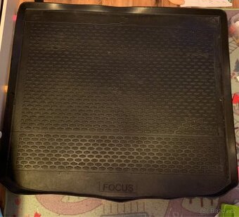 Vana do kufru Focus 3 combi