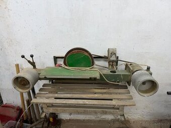 Pádová bruska na dřevo