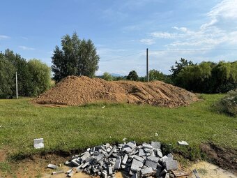 Daruji jílovitou hlínu za odvoz