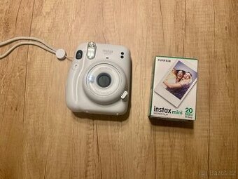 Fotoaparát instax mini 11 + náplně