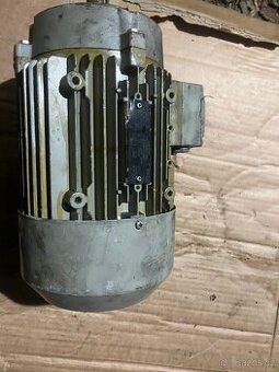 Prodám Elektromotor 2.2kw 2880ot.  2/kus