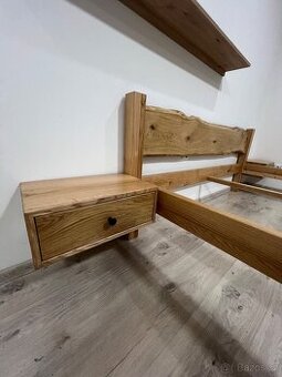 Dubová postel