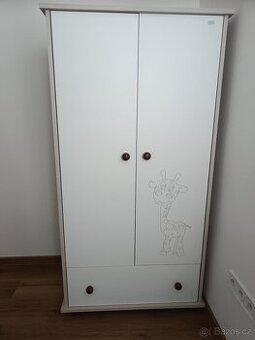 Nábytek do dětského pokoje - skříň, komoda a přebalovák