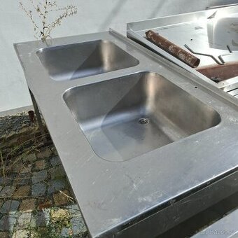 Nerezový dvou dřez