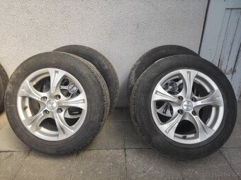 Litá kola R15 s pneumatikami