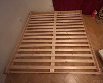 Dřevěná postel 180×200