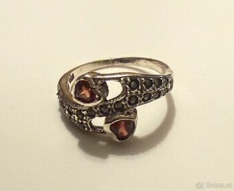 Stříbrný prsten přírodní granáty, markazity