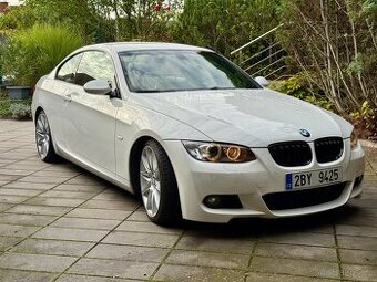 BMW 335i e92: man.,RWD,MPaket,generální servis,DPH,faktury