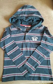 Chlapecké tričko s dlouhým rukávem a kapucí