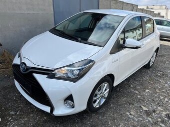 Toyota Yaris 1.5 Hybrid automat r.v.2016 pouze 117 tis.km