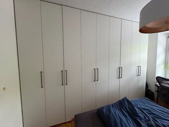 Vestavěné skříně