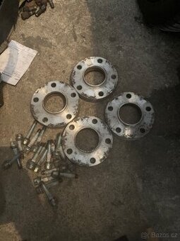 Podložky pod kola 5x120