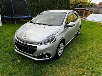 Peugeot 208 1.2i 60Kw r.v2016 nové v ČR