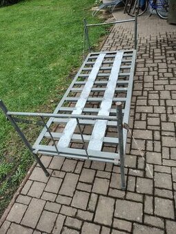 Vojenské postele