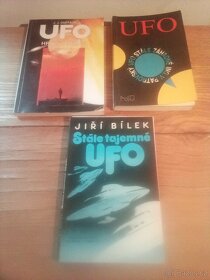 Hmozdir, knihy o UFO.