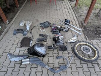 Díly z komletní motorky transalp 600