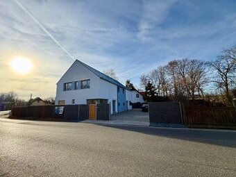 Luxusní rodinný dům 133 m2 v Kamenici u Prahy - 1