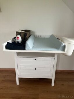 Prebalovaci stul ikea sundvik