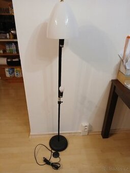 Stojanová lampa s vypínačem