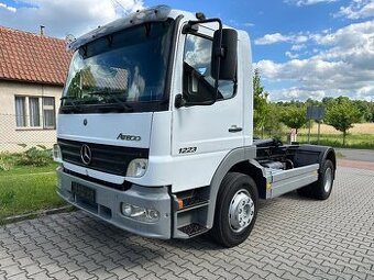 Mercedes Atego 12.230 nosič kontejneru. 12 t.