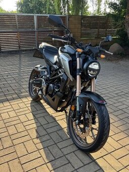 Honda cb 125 r