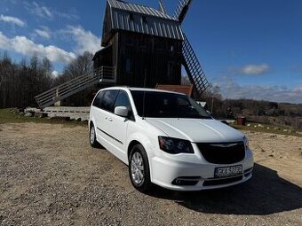 Chrysler Town country