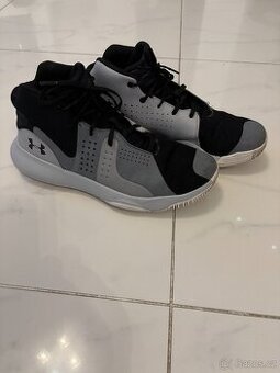 Kotníkové boty Under Armour