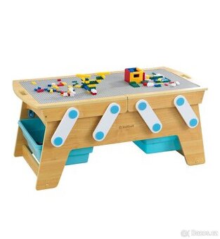 KindKraft stul na Lego s boxy a stavebnicemi