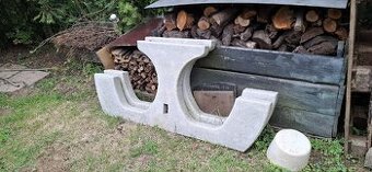 Betonovy stůl a lavice