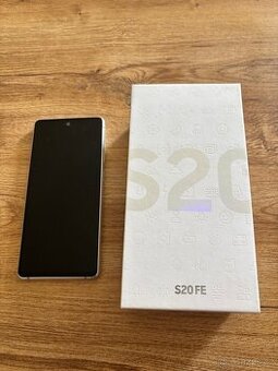 Samsung Galaxy S20 FE - 128 GB - bílý