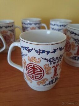 Porcelánové hrnky z období ČSSR