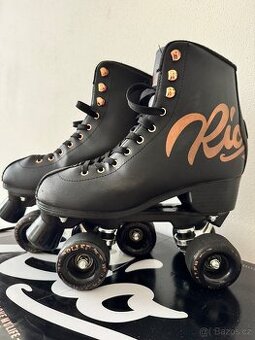 Trekové (quad) brusle Rio Roller 40,5 + příslušenství