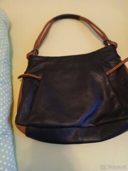 Nova kožená kabelka,velmi skladna