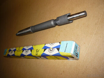 Držák nástrčných výstružníků a výhrubníků a unášeče