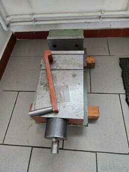 Strojní svěrák velký