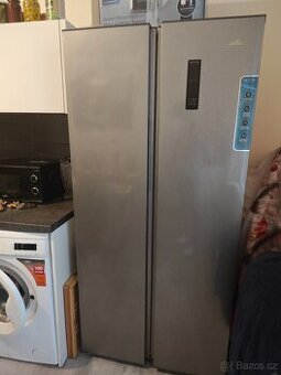 Americká dvoukřídlá lednice