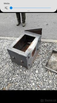 Udírna, Podstavec, Gril