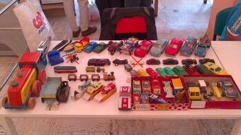 staré hračky, hlavně československé autíčka 30. - 80- léta