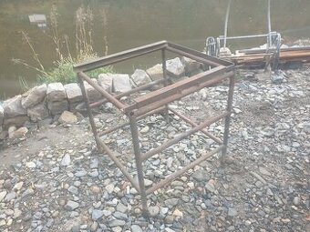 Rám stolu železný, ponk