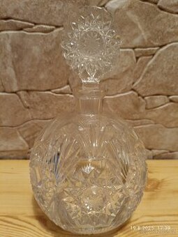 Prodám BROUŠENOU KŘIŠŤÁL. KARAFU NA  ALKOHOL