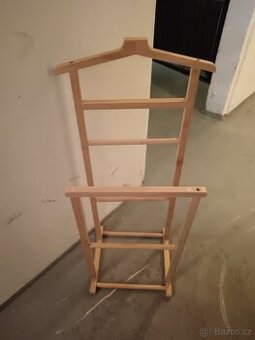 Němi sluha,věšák na oblečení.