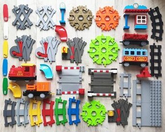 KOLEJE VLAK DUPLO loko vagón výhybky křížení nádraží figurky