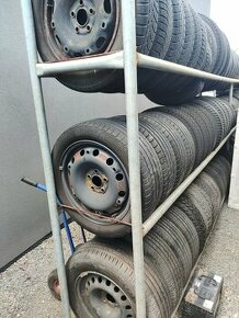 Regály na pneumatiky kovové