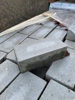 Stavební  materiál, dlažba, skruže, obrubníky