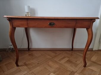 Udržovaný starožitný psací stůl z jasanu se zásuvkou