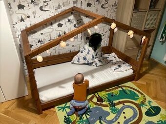 Domečková postýlka z masivu