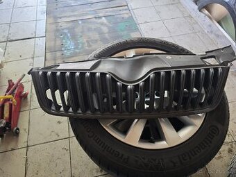 Škoda Fabia / Roomster facelift – maska chladiče 5J0853668C
