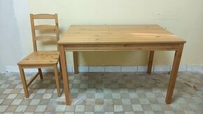 Stůl 74x118 centimetrů + dvě židle, dobrý stav